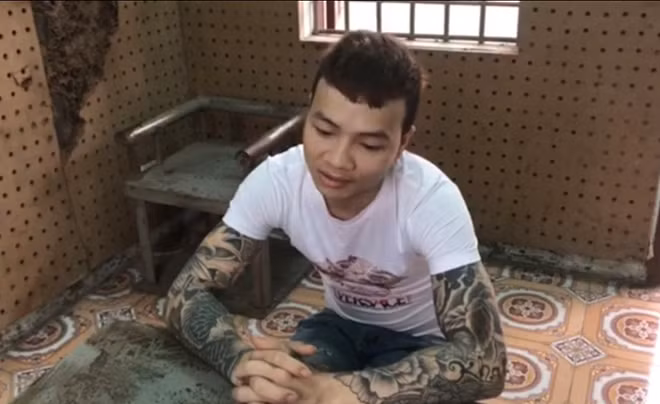 Khá bảnh khi bị bắt giam.