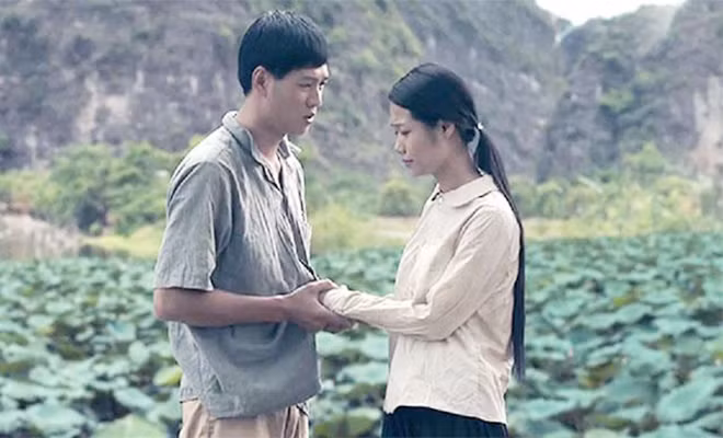 Cảnh phim "Thương nhớ ở ai" - một trong số ít phim về đề tài nông thôn được phát sóng trên Đài Truyền hình Việt Nam năm 2017. Cảnh phim "Thương nhớ ở ai" - một trong số ít phim về đề tài nông thôn được phát sóng trên Đài Truyền hình Việt Nam năm 2017.
