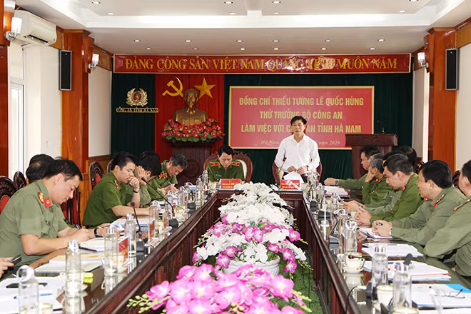 Đồng chí Nguyễn Anh Chức - Phó Chủ tịch UBND tỉnh Hà Nam phát biểu chỉ đạo tại buổi làm việc.