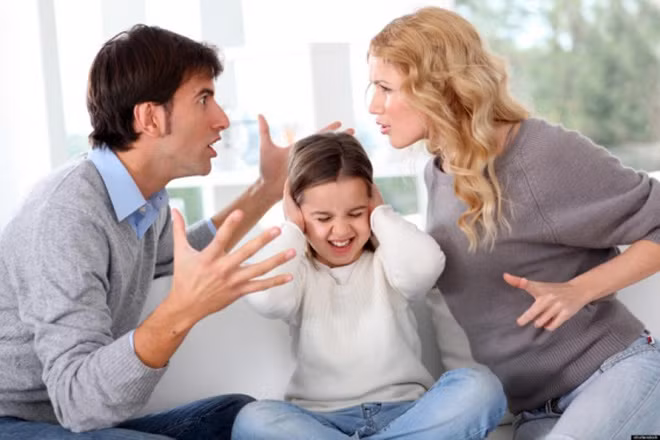 Con cái sẽ "lãnh đủ" nếu cha mẹ không biết nhường nhìn lẫn nhau.