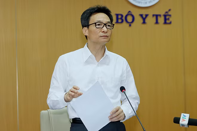 Phó Thủ tướng Vũ Đức Đam kêu gọi người dân thực hiện nghiêm các hướng dẫn của ngành y tế để phòng, chống dịch bệnh COVID-19. Ảnh: VGP/Đình Nam