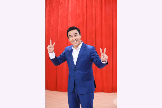 MC Quyền Linh gắn bó với “Vượt lên chính mình”.