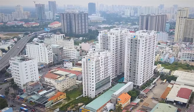 Mật độ nhà cao tầng dày đặc khiến nạn kẹt xe, ngập nước gia tăng. Mật độ nhà cao tầng dày đặc khiến nạn kẹt xe, ngập nước gia tăng.