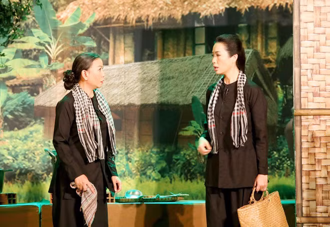 Một cảnh trong vở kịch “Rặng trâm bầu” của Sân khấu Trịnh Kim Chi.