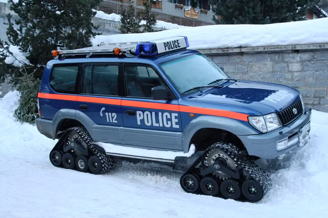 Xe Toyota Land Cruiser.