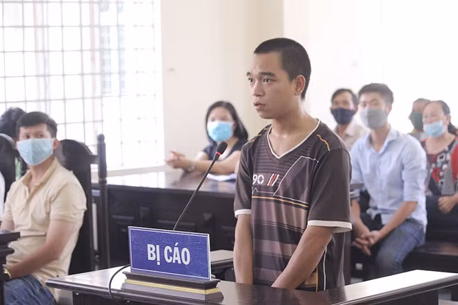 Bị cáo Chu Văn Tùng tại phiên xét xử. Bị cáo Chu Văn Tùng tại phiên xét xử.
