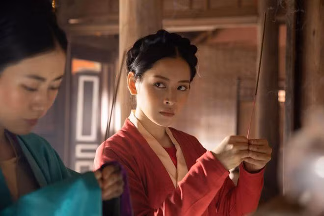 Ca sĩ Chi Pu vào vai Cám trong MV "Anh ơi ở lại". Ca sĩ Chi Pu vào vai Cám trong MV "Anh ơi ở lại".