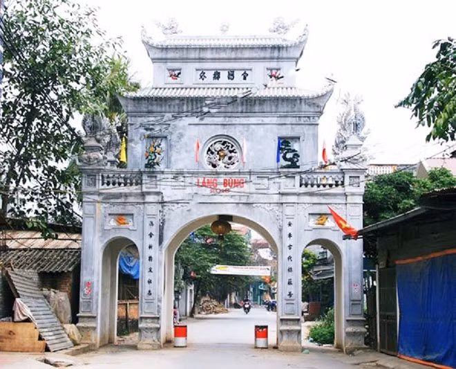 Cổng làng Bùng.
