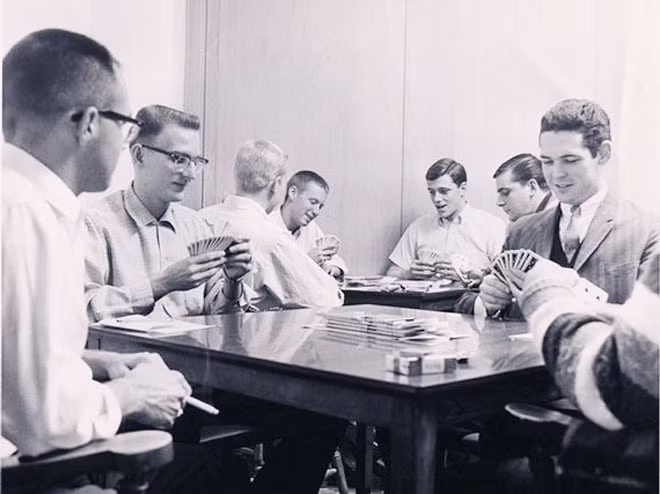 Những trận thắng trên bàn bài bạc tỉ đã đưa Joseph lên danh hiệu "thần bài New York".
