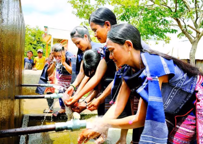 Tín dụng chính sách mang nước sạch về với dân nghèo.