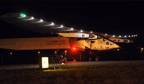Chiếc máy bay “Solar Impulse II” chạy bằng năng lượng mặt trời lớn nhất thế giới.