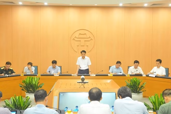 Chủ tịch UBND TP Hà Nội chủ trì cuộc họp.