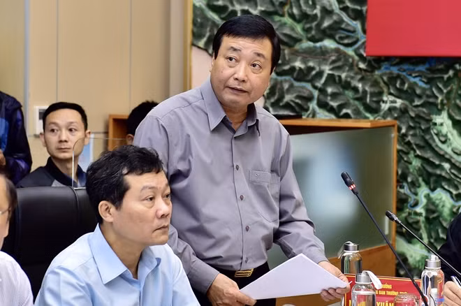Ông Trần Quang Hoài, Tổng Cục trưởng Tổng cục PCTT báo cáo tình hình các địa phương.