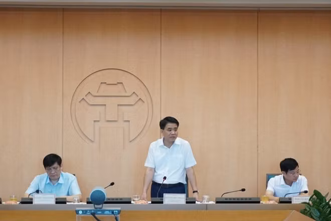 Chủ tịch UBND TP Nguyễn Đức Chung chủ trì cuộc họp.