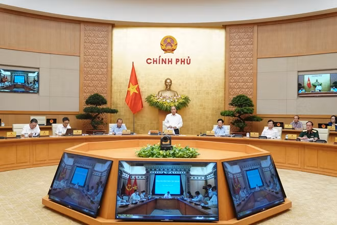 Thủ tướng Nguyễn Xuân Phúc phát biểu tại cuộc họp.