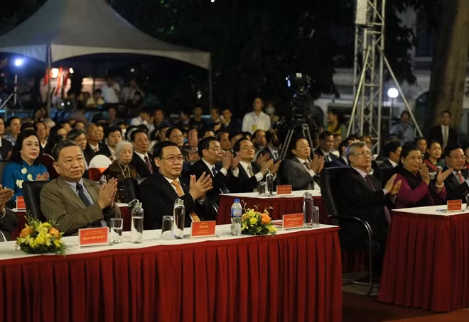 Các đồng chí lãnh đạo Đảng và Nhà nước tham dự Lễ Kỷ niệm.