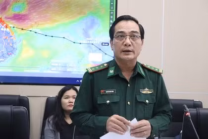 Thượng tá Nguyễn Đình Hưng, Phó trưởng phòng cứu hộ cứu nạn Bộ Tư lệnh Bộ đội biên phòng. Thượng tá Nguyễn Đình Hưng, Phó trưởng phòng cứu hộ cứu nạn Bộ Tư lệnh Bộ đội biên phòng.