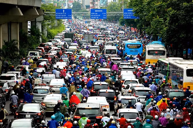 Hà Nội thường xuyên tắc đường vào giờ cao điểm.