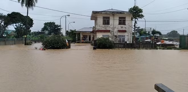Lũ dâng ngập nhà trạm Thuỷ văn Đông Hà – sông Hiếu, phường 3, TP Đông Hà (tỉnh Quảng Trị).