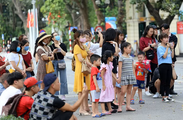 Hà Nội tiếp tục thực hiện hạn chế tập trung đông người tại các nơi công cộng
