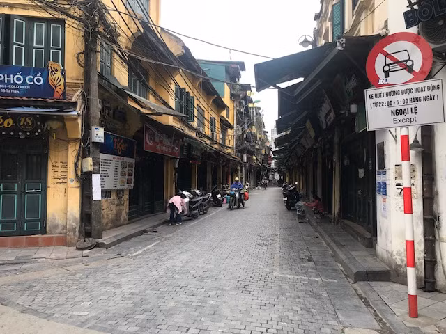 Các cửa hàng không thiết yếu có thể sẽ không được mở cửa trước 9h sáng.
