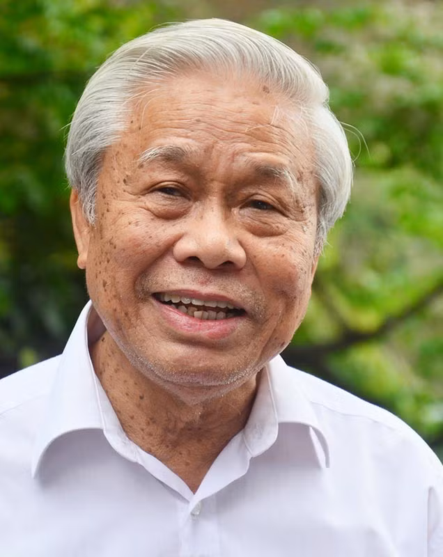 Nhà thơ Vũ Quần Phương.