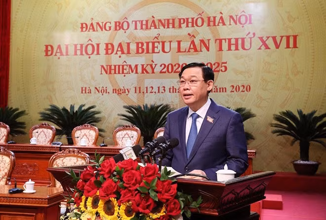 Bí thư Thành uỷ Hà Nội phát biểu tại phiên trù bị.