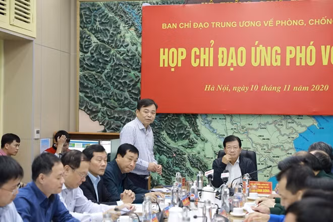 Bão số 13 có nhiều yếu tố làm cho cường độ mạnh lên.