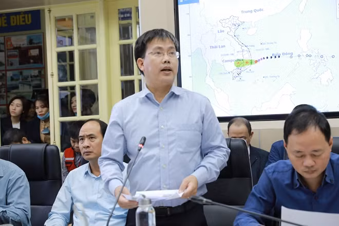 Ông Mai Văn Khiêm phân tích về bão số 13.