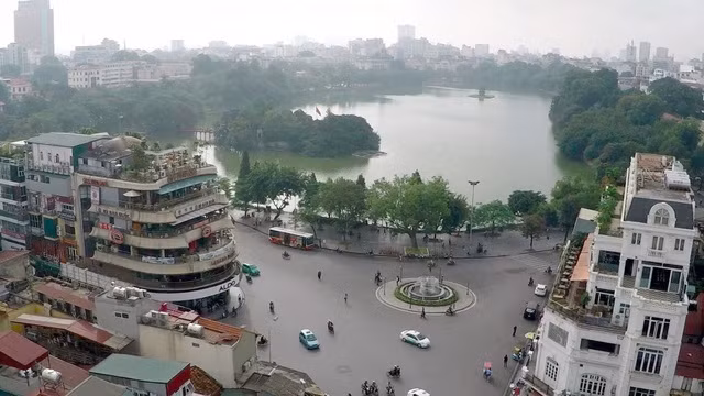 Tại kỳ họp thứ 13, HĐND TP Hà Nội đã quyết nghị việc sáp nhập và đổi tên các thôn, tổ dân phố trên địa bàn 11 quận, huyện của TP.