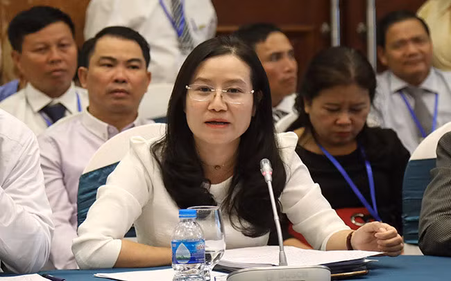 Bà Phạm Thị Thanh Tùng - Trưởng phòng Tín dụng ngành nông nghiệp, Vụ Tín dụng các ngành kinh tế, Ngân hàng Nhà nước tại diễn đàn.