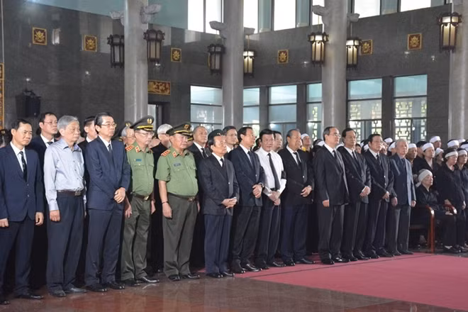 Lãnh đạo Đảng, Nhà nước dự lễ truy điệu đồng chí Trần Quốc Hương.