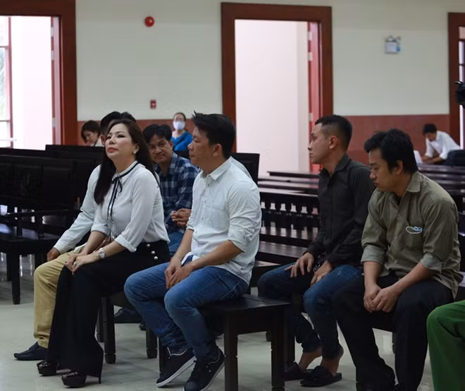 Các bị cáo tại phiên tòa.