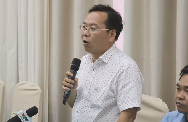 Ông Nguyễn Ngọc Ánh, Phó Chủ tịch UBND quận Ninh Kiều trả lời báo chí vào chiều 1-10.
