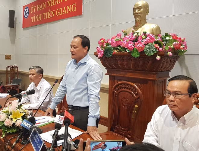 Thứ trưởng Bộ GTVT Nguyễn Nhật chủ trì tại buổi họp báo vào chiều 25-2.