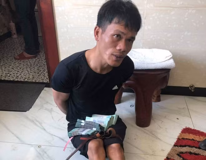 Thiện khi bị bắt giữ cùng tang vật.