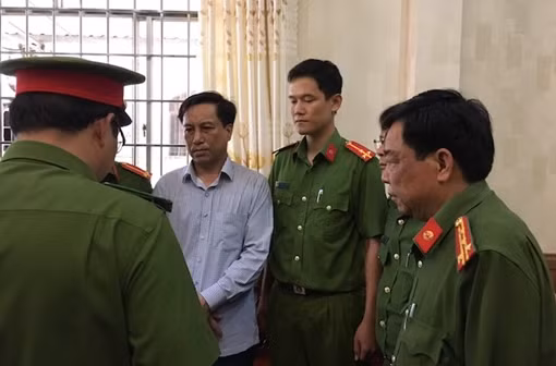 Luật sư dương tính với SARS-CoV-2, phiên tòa xét xử cựu Chủ tịch UBND TP Trà Vinh tạm hoãn ảnh 4
