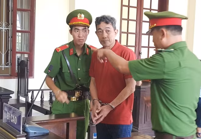 Dũng thừa nhận hành vi phạm tội và nói rằng Hiển là người chỉ đạo quay clip, sau đó sử dụng cưỡng đoạt tài sản.