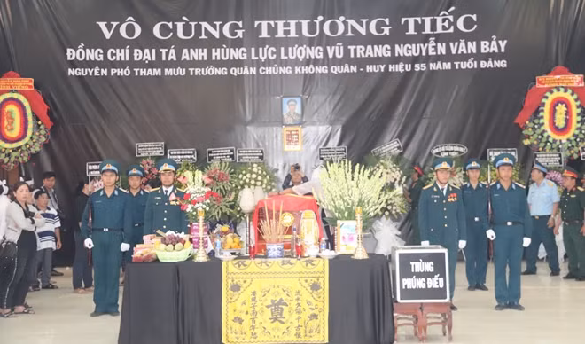 Lễ viếng tại quê nhà được tổ chức từ 11h ngày 26 đến 10h ngày 27-9. Lễ an táng diễn ra vào trưa cùng ngày tại ấp Hậu Thành, xã Tân Dương, huyện Lai Vung, Đồng Tháp.
