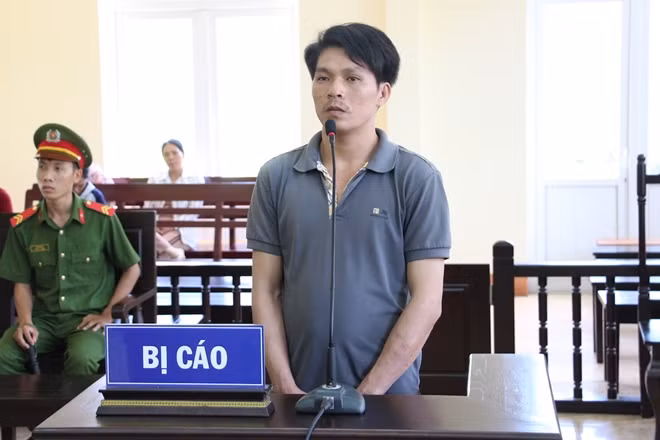 Trung tại phiên tòa.