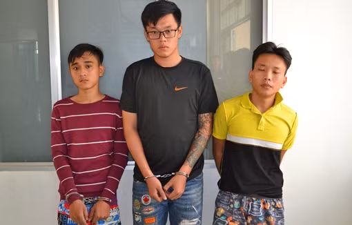 2 đối tượng cướp dây chuyền của phụ nữ sa lưới ảnh 3