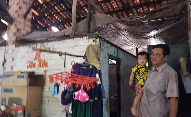 Căn nhà xuống cấp nhiều năm nhưng không được sữa chữa vì "trúng quy hoạch".