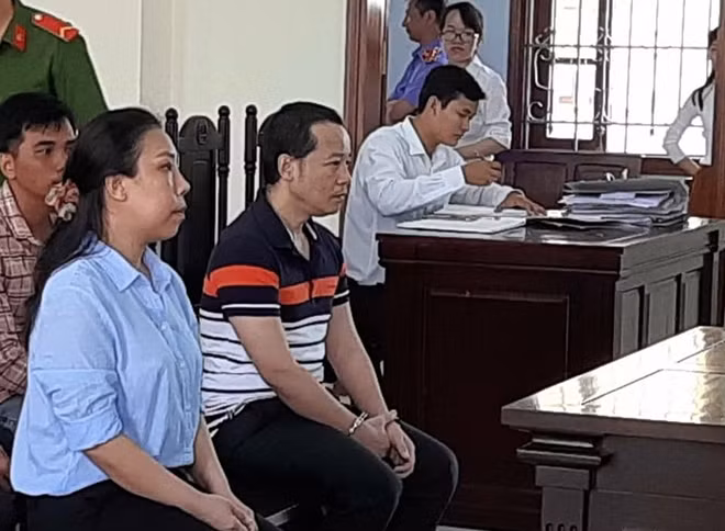 Nguyên nữ phóng viên tại phiên toà.