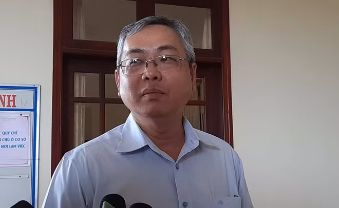 Ông Nguyễn Việt Trí, Giám đốc Sở Giao thông Vận tải An Giang trả lời báo chí vào trưa 23-5.