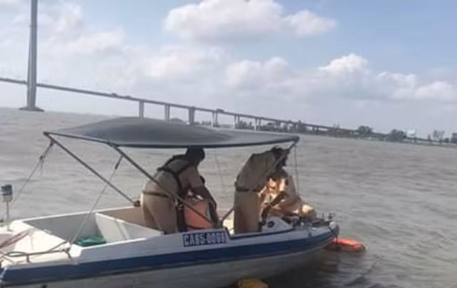 Lực lượng Công an kịp thời phát hiện nạn nhân, đưa vào bệnh viện cấp cứu.