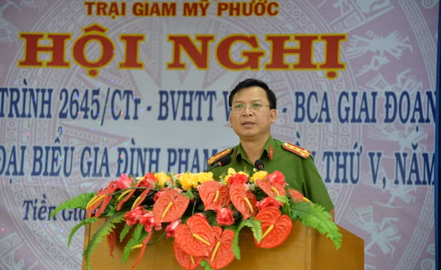 Đại tá Nguyễn Văn Lộc, Phó cục trưởng Cục Cảnh sát QLTG, CSGD và trường giáo dưỡng Bộ Công an phát biểu chỉ đạo tại hội nghị.