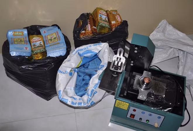 Thiết bị đóng gói phục vụ cho việc sản xuất trà giả.