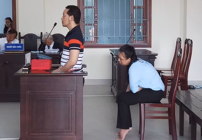 Hai bị cáo tại phiên toà phúc thẩm.