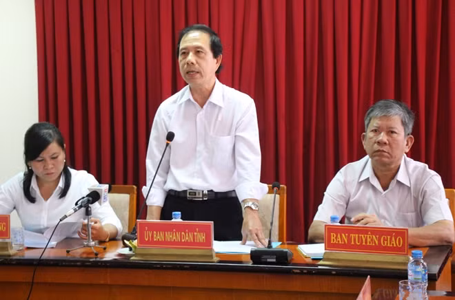 Ông Trần Anh Dũng, Phó Chủ tịch UBND tỉnh Trà Vinh thông tin tại buổi họp báo.