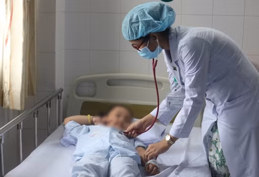 Tìm căn nguyên bệnh bé trai cứ ăn dầu mỡ là ói ảnh 3